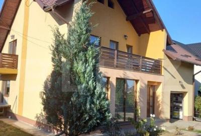 Casă cu 4 camere cu Teren 450 Mp în Central - 1