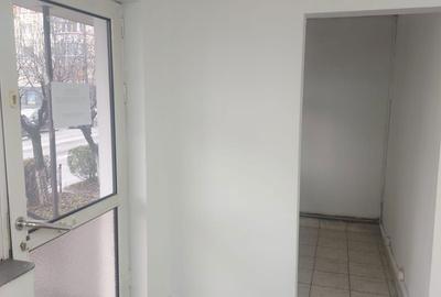Spațiu comercial, de 26 mp, în Central - 4