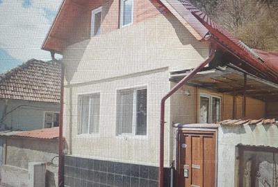 Casă cu Teren 220 Mp în Schei