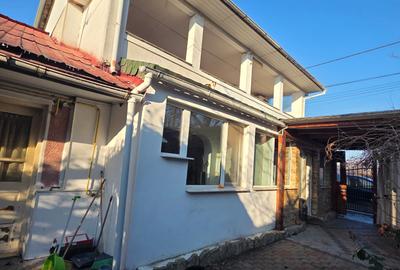 Casă cu 5 camere cu Canalizare în Adjud - 3