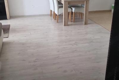 Apartament cu 3 camere decomandat în Central - 1