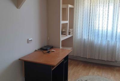 Apartament cu 3 camere semidecomandat în Dacia