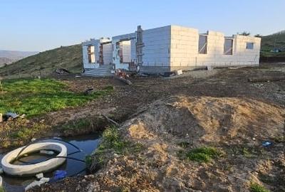 Casă individuală cu 4 camere cu Teren 900 Mp în Dumbrava (Livezile) - 1