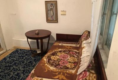 Casă cu 8 camere în Grojdibodu - 2
