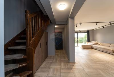 Casa tip duplex de vanzare in Cristian - 4 camere - 8