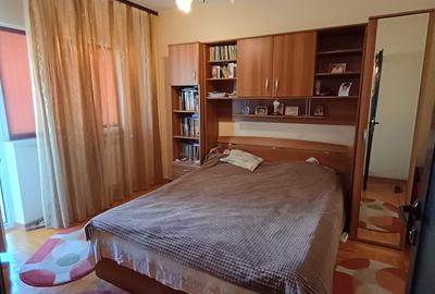 Apartament trei camere - Zona Școala Nr. 9 -84 mp - 2