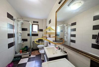 Casă cu 7 camere cu Teren 800 Mp în Traian - 6