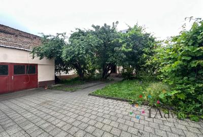 Spațiu comercial, de 150 mp, în 13 Decembrie - 12