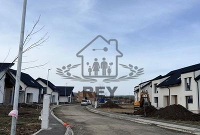 Teren cu PUZ, utilități și autorizație de construire/casă unifamilială Teren cu PUZ, utilități și autorizație de construire/casă unifamilială - 1