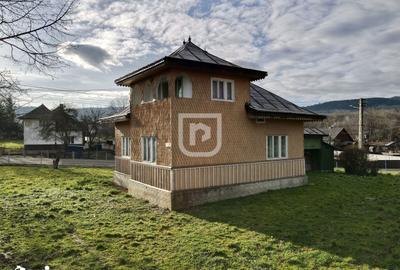 Casă cu 4 camere cu Teren 2610 Mp în Central - 3