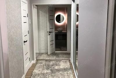 Apartament cu 3 camere decomandat în Eroii Revoluției