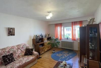 Apartament cu 3 camere decomandat, mobilat în Vasile Alecsandri