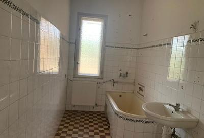 Casă cu 7 camere cu Teren 638 Mp în Bălcescu - 1