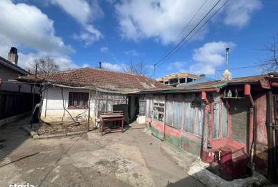 Casă cu 4 camere cu Teren 400 Mp în Central