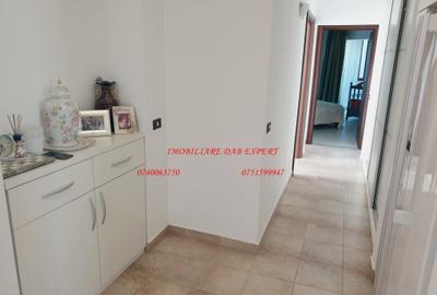 Apartament cu 3 camere decomandat, mobilat în