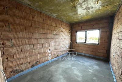 Casă cu 5 camere cu Teren 300 Mp în Giroc