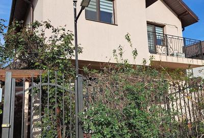 Casă cu 4 camere cu Teren 300 Mp în Central - 1