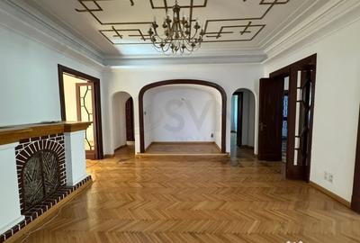 Apartament cu 7 camere decomandat în Capitale - 9