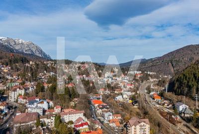 Corp de casa in inima statiunii Sinaia, pe bld. Republicii. - 2