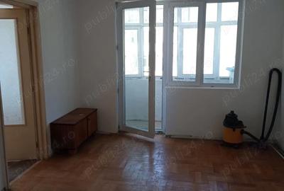 Apartament cu 3 camere decomandat în Târgu Neamț - 2