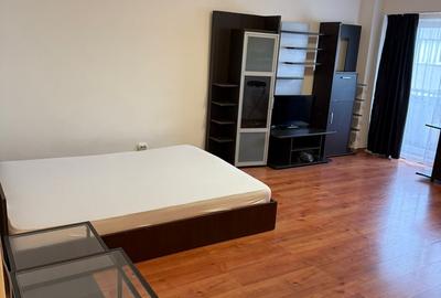 Garsonieră decomandată, mobilată în Vitan Mall