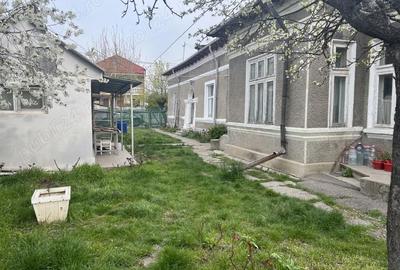 Casă cu 6 camere cu Teren 637 Mp în Central