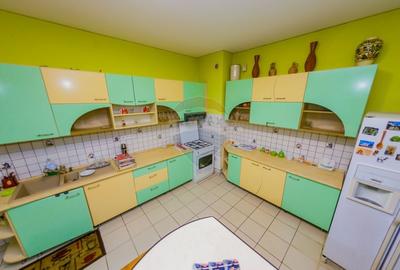 DE VANZARE DOUA CASE in zona de PARC ideale pentru doua familii - 7