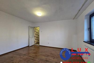 Apartament cu 3 camere semidecomandat în Neptun