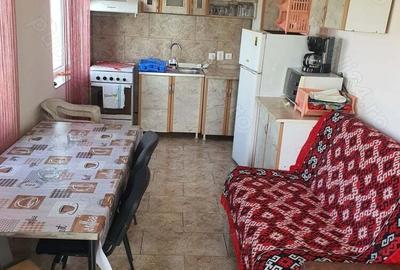 Casă cu 4 camere cu Teren 2500 Mp în Central - 2