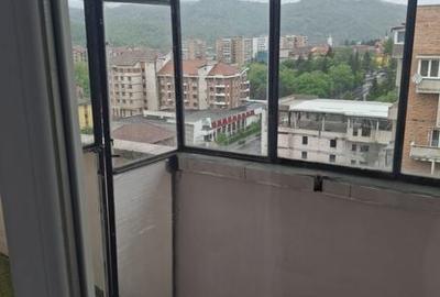 Apartament cu 2 camere decomandat în Petros - 2