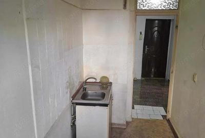 Vanzare Garsoniera spatioasa in Titan, 42mp, 10 min metrou, bloc 1986 - 3