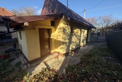 2 corpuri de Casă renovate + teren 125 mp Campina - 4