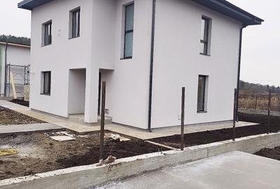 Casă cu 4 camere în Central - 1