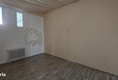 Spațiu comercial, de 120 mp, în Central - 4
