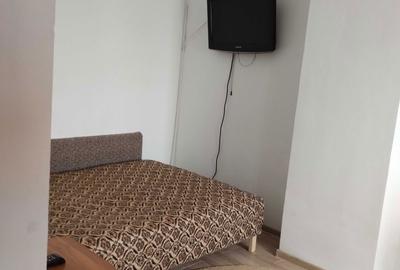 Apartament cu 2 camere semidecomandat în Micro 6 - 8