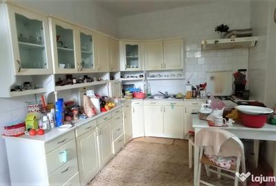 Casă cu 6 camere cu Teren 265 Mp în Central - 2