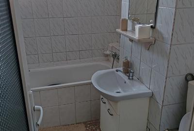 Apartament 2 camere de inchiriat Roman, str. Anton Pann, zona lini?tita 250 - 6