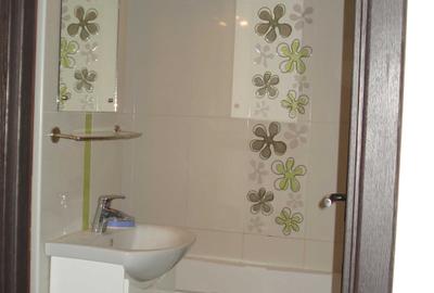 Apartament cu 3 camere decomandat în Casa de Cultură