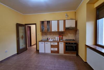 Casa solida parter in zona Titulescu - 7