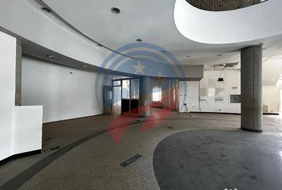 Spațiu comercial, de 477 mp, în Central - 6
