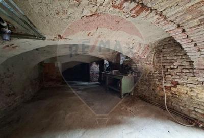 Apartament cu 3 camere semidecomandat în Central - 19