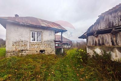 Teren de vanzare Unguras cu priveliste si anexe - 8