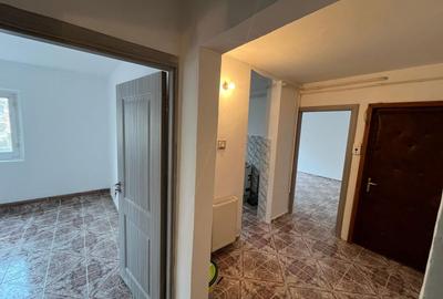 Apartament cu 2 camere decomandat în Micro 12 - 2