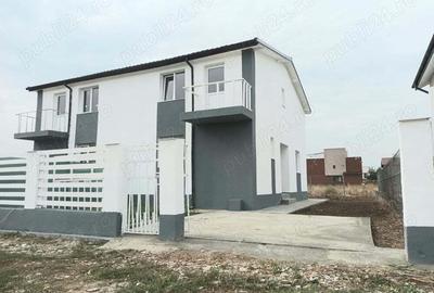 Casă cu 3 camere în Berceni - 1