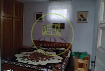 Casă cu 4 camere cu Teren 2200 Mp în Cerașu - 2