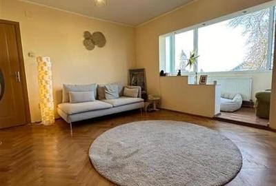 Apartament cu 3 camere semidecomandat în Dorobanților