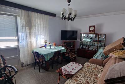 Se vinde apartament decmandat trei camere pret 85000 negociabil - 9