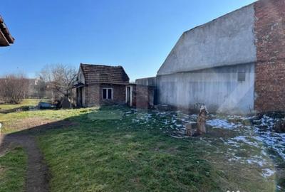 Casă cu 2 camere cu Teren 1500 Mp în Botizului - 4