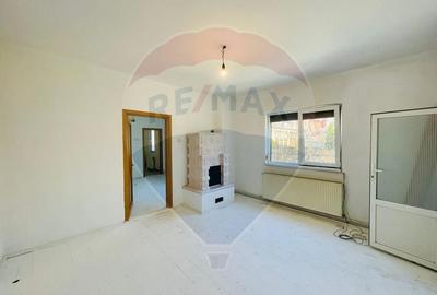 Casă cu 6 camere cu Teren 500 Mp în Calea Dumbrăvii - 2