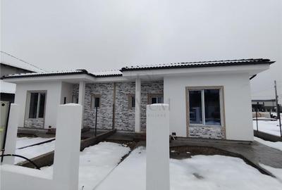 Duplex cu 3 camere cu Canalizare în Moșnița Nouă - 1